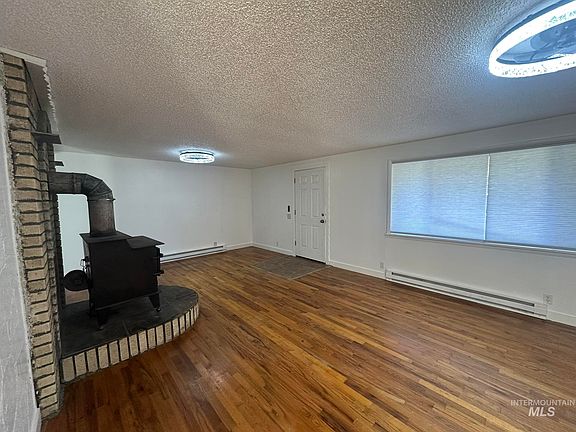 3rd image of 385 Anchor St