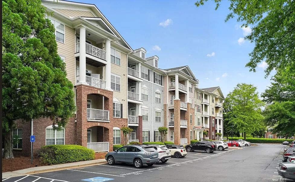 2 bed, 1253 sqft, $1,950 — Photo 2