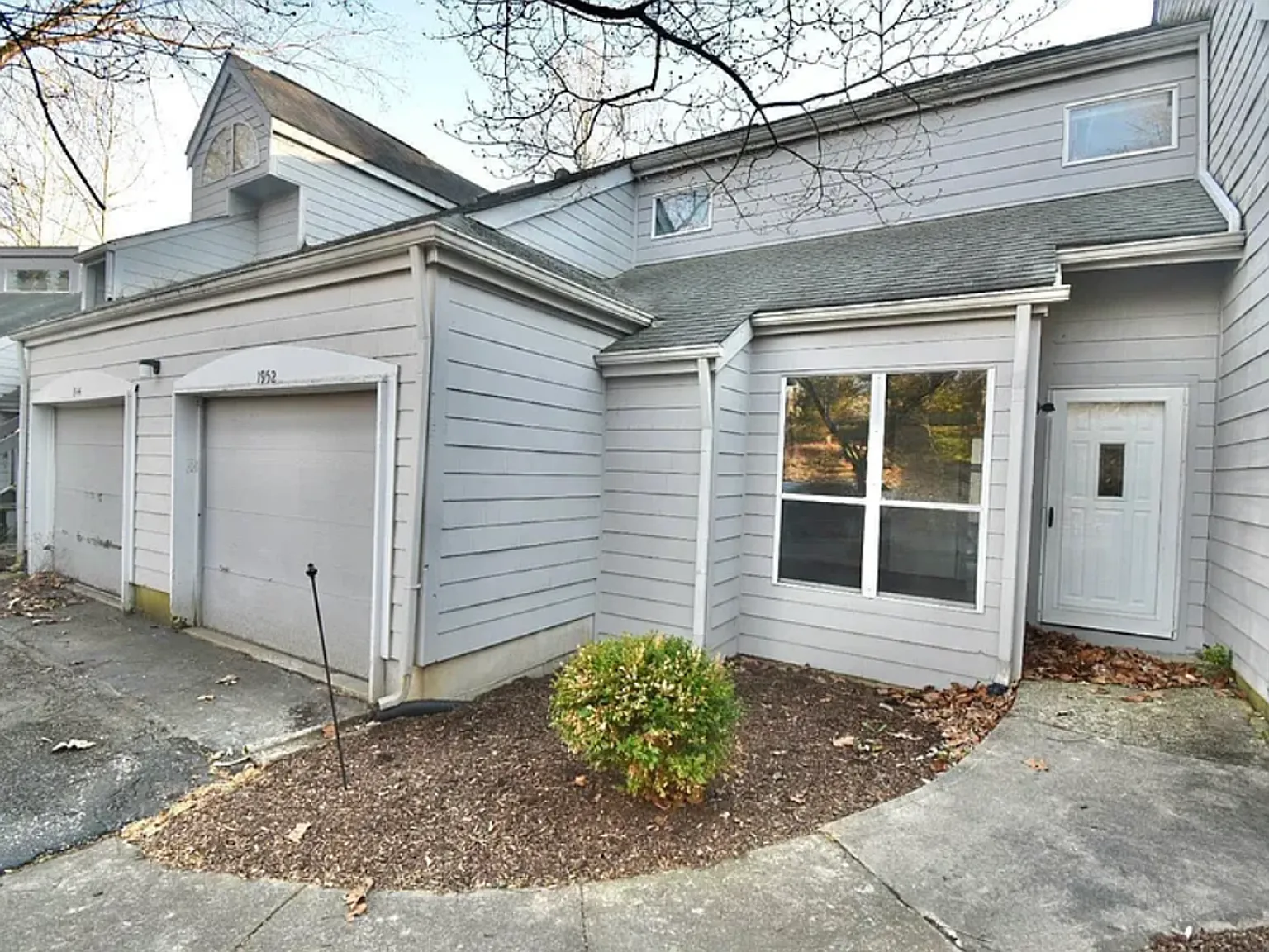 1938 E Bay Pointe Dr. — Photo 2