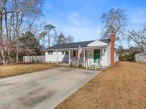 3rd image of 429 Nelson Court