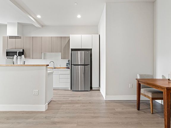 4th image of 1915 S St #302