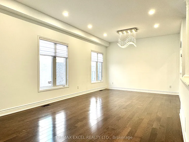 13 Brooksmill Ln — Photo 4