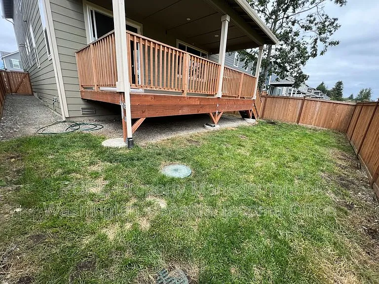 910 Burwood St SE — Photo 33