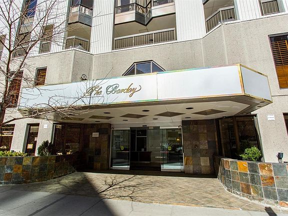 Located in the heart of Lodo on the corning of the 16th Street Mall and Larimer Street