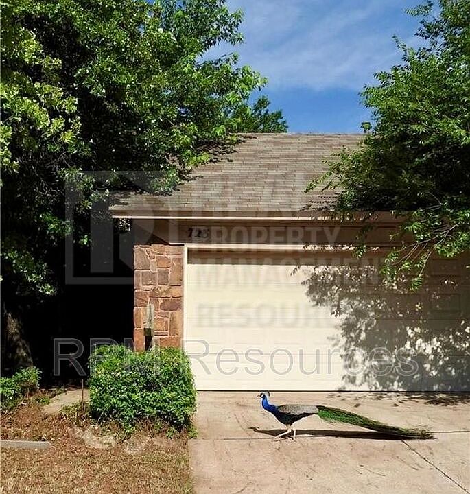 1st image of 723 Rimrock Rd