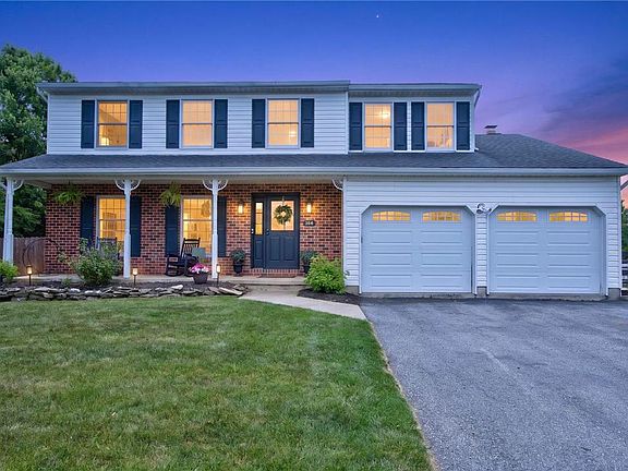 2nd image of 164 Kingsbury Ct