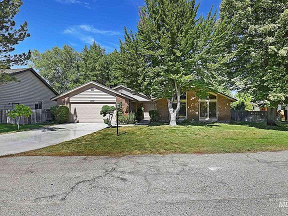 2nd image of 4956 Riverfront Pl