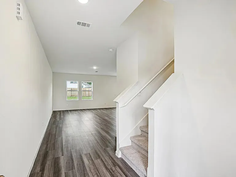 2204 Burnwood St — Photo 16