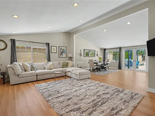 5706 Comanche Ave, Woodland Hills, CA 91367
