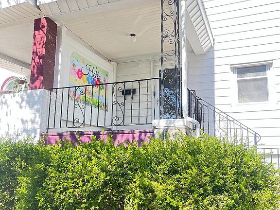 2nd image of 1061 Edgemore Rd