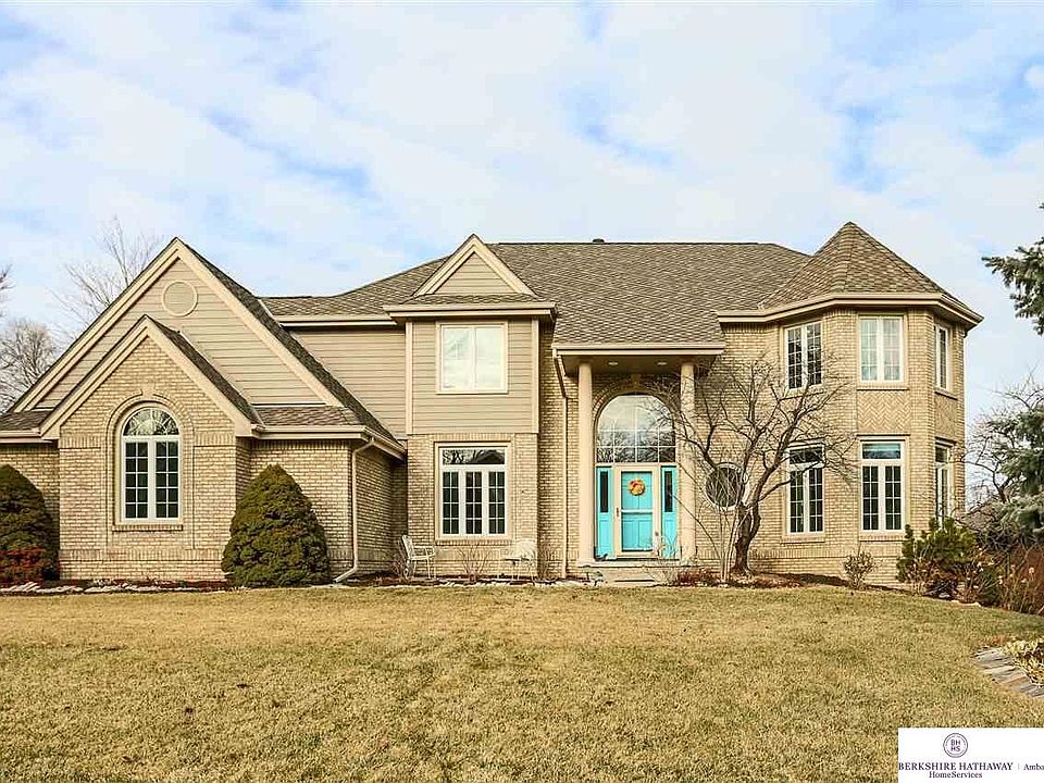 1st image of 16716 Leavenworth Cir