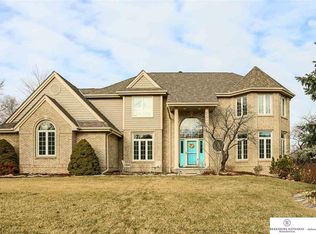 16716 Leavenworth Cir, Omaha, NE 68118