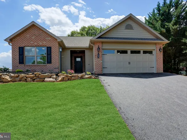 1244 Hollywell Ave, Chambersburg, PA 17201