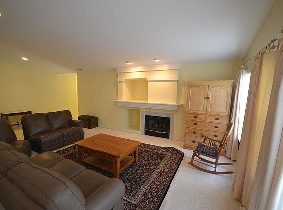 4th image of 490 Harvey Lake Dr