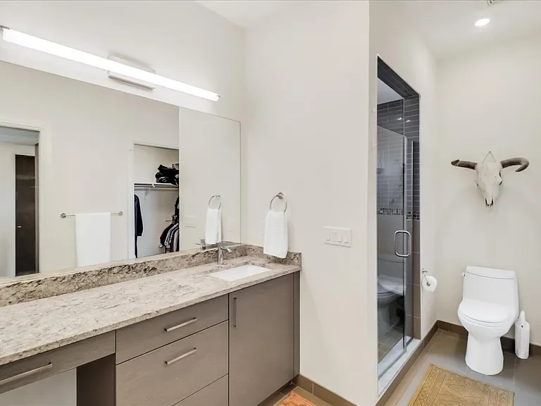 438 Selden St #203 — Photo 17