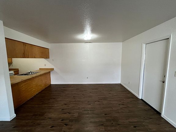 4th image of 206 E Mill Ave #2