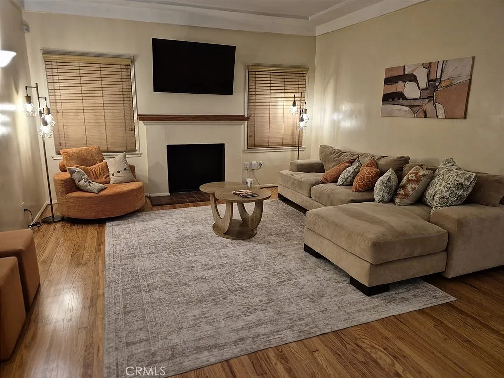 2 bed, 1300 sqft, $3,500 — Photo 2