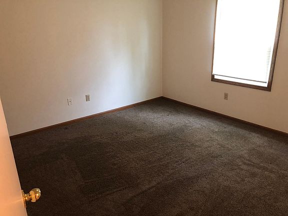 4th image of 462 W 22nd St
