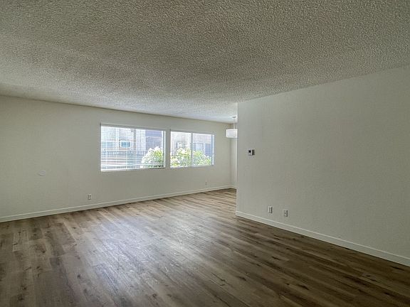 4th image of 24411 Newhall Ave #104
