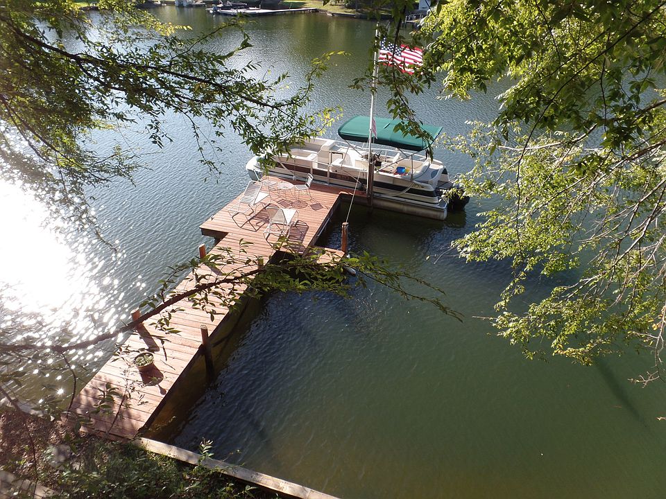 1st image of 750 Lakeshore Dr
