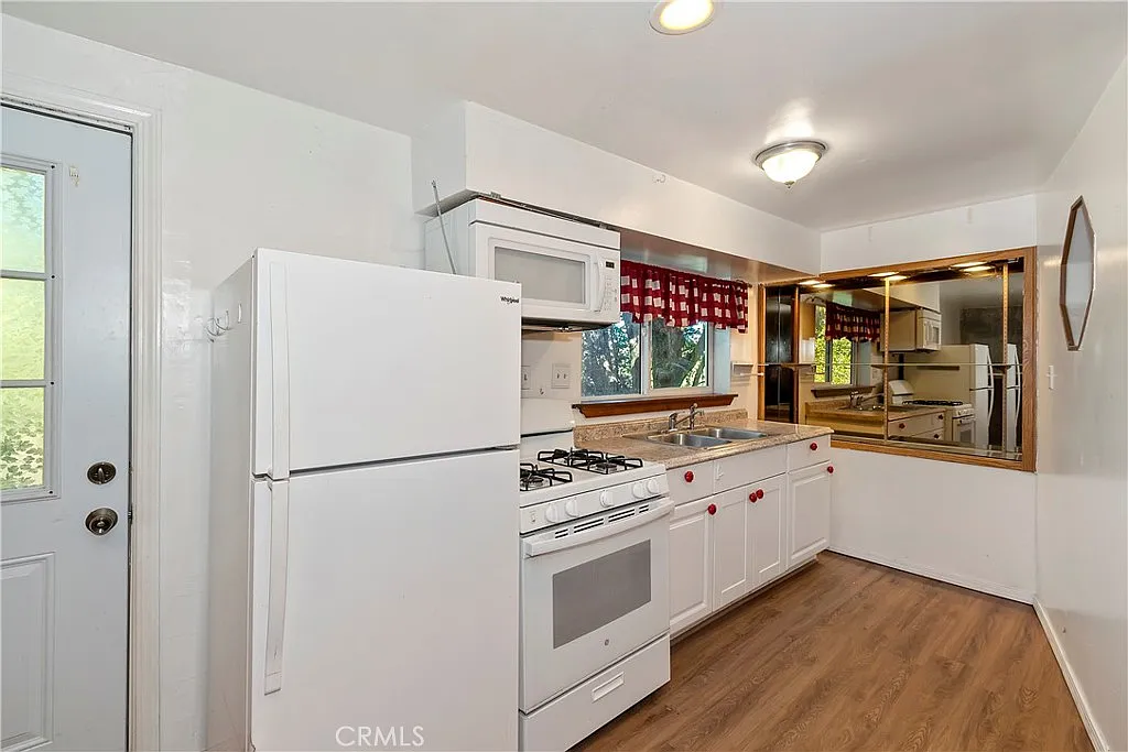4 bed, 700 sqft, $800 — Photo 3