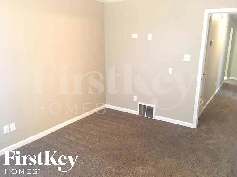 865 Abbey Grove Ln — Photo 8