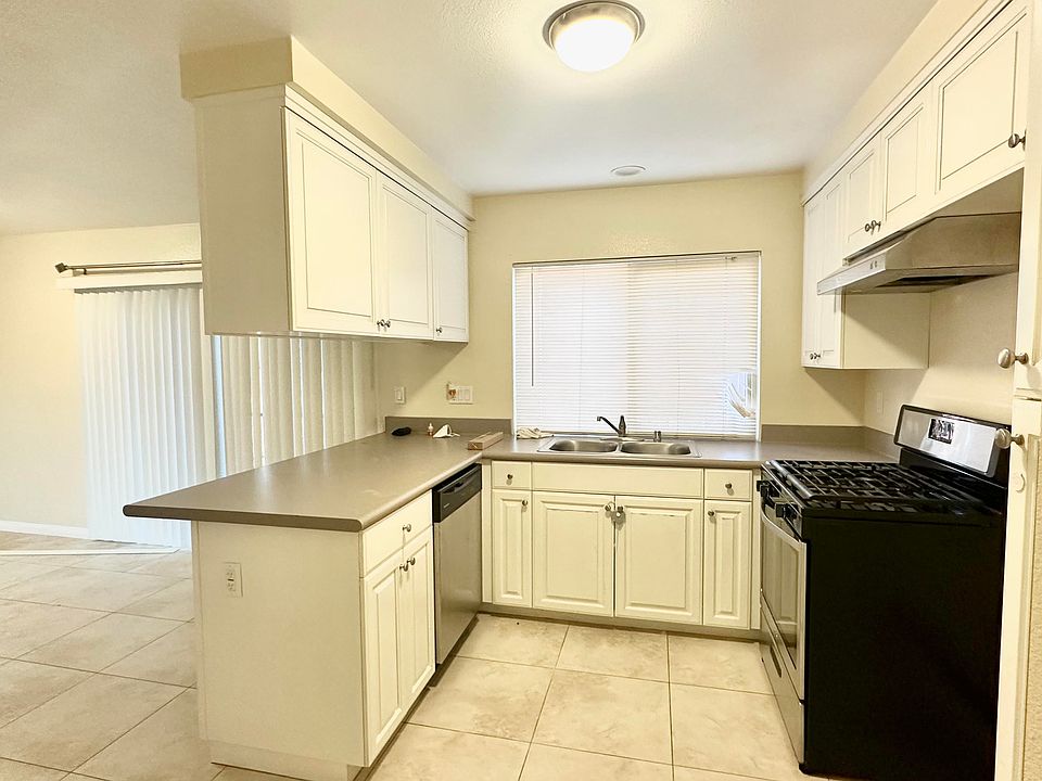 1st image of 7909 Pinehurst Dr