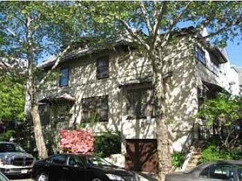 2nd image of 851 Montgomery St