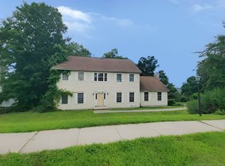 7 Fawn Meadow Dr, Naugatuck, CT 06770