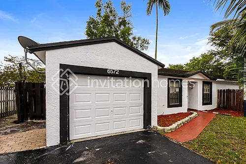 6572 NW 197th Ln Photo 1
