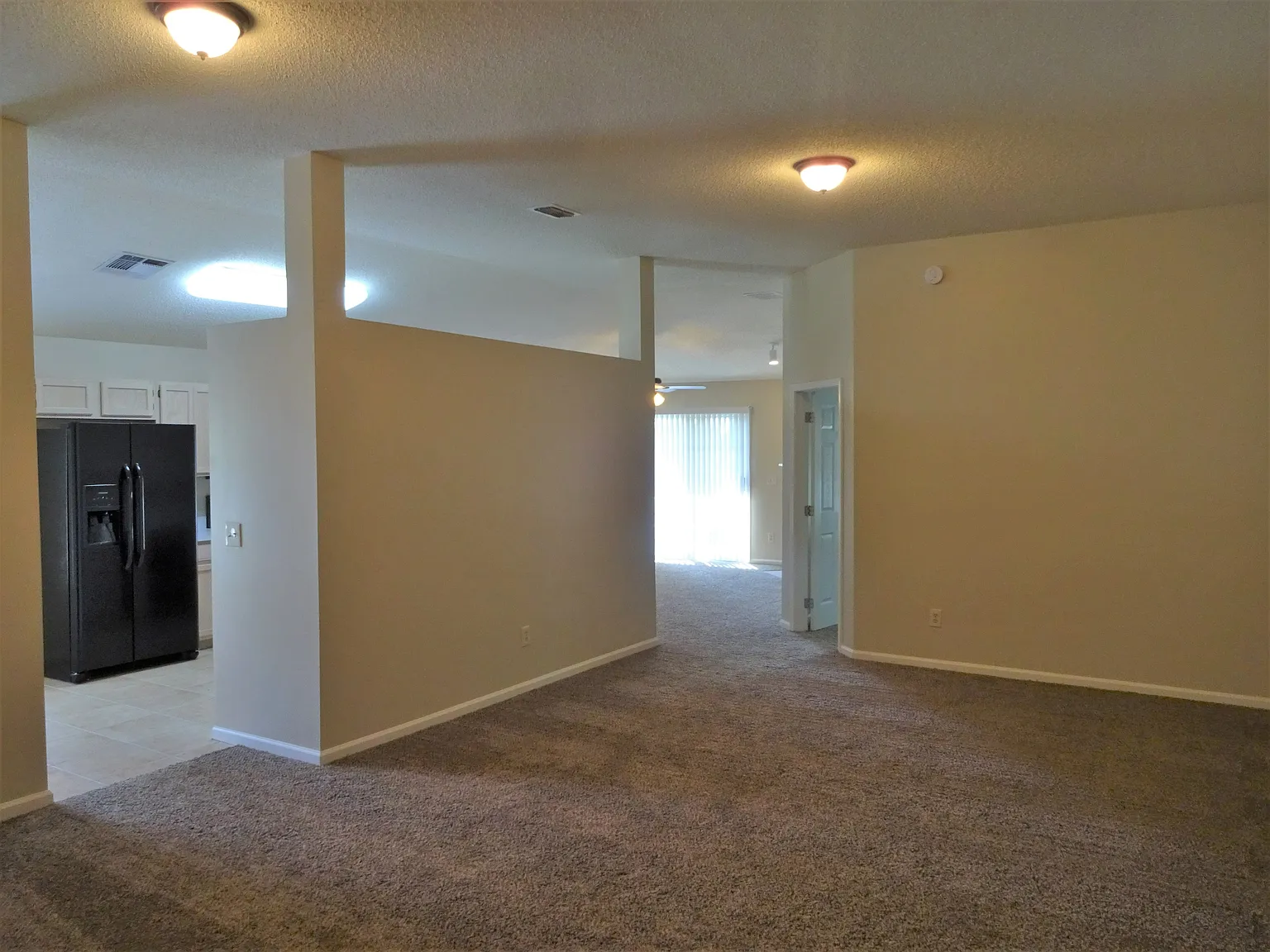 4 bed, 2.0 bath, 1800 sqft, $2,435 — Photo 4