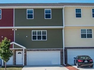 726 Cox Ct, Le Claire, IA 52753