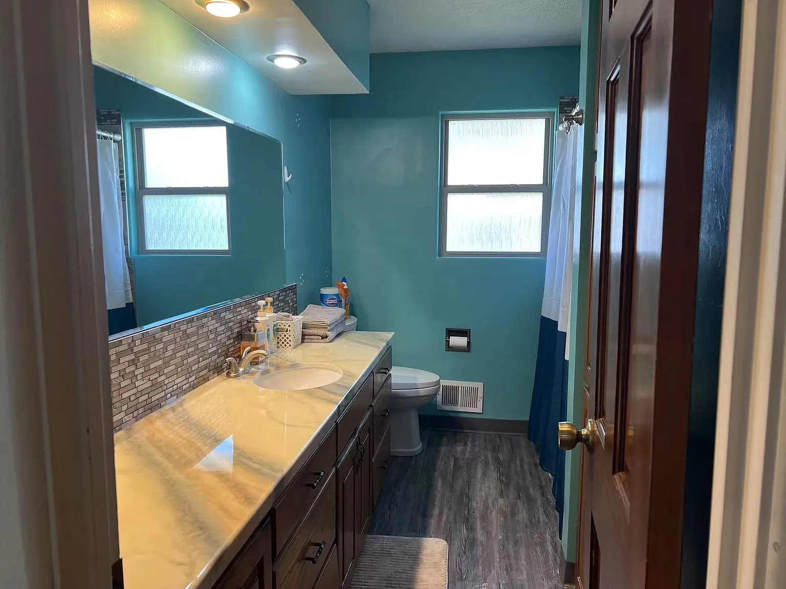 2308 W East St — Photo 3