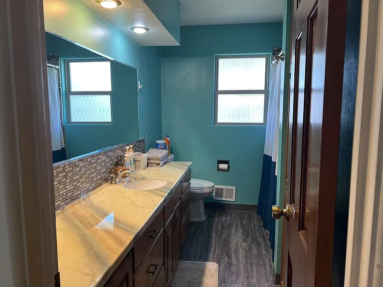 2308 W East St — Photo 3