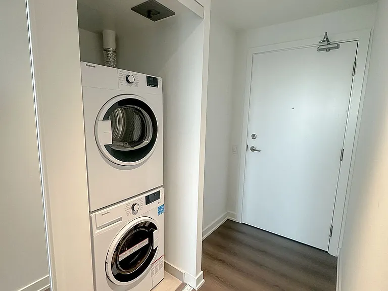 8 Wellesley St W #5903 — Photo 6