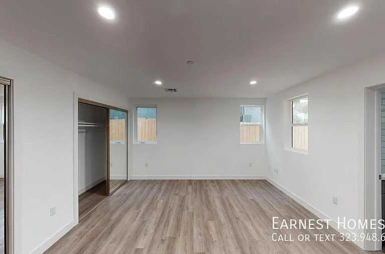 2219 1/2 W Court St — Photo 2