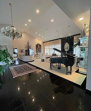 4th image of 3179 Chambord Dr