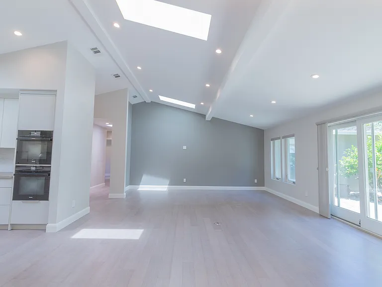125 Lockhart Ln — Photo 10