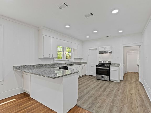 4th image of 1111 Park Dr