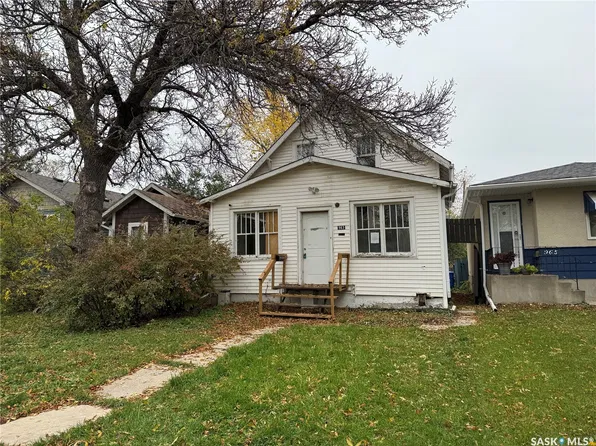 963 MONTAGUE Street, Regina, SK S4T 3H4