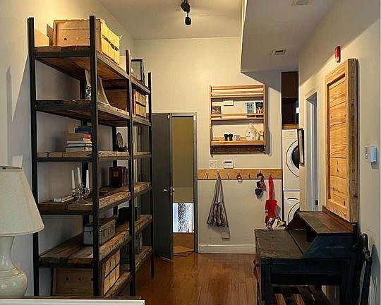 the entry hall towards the apt. front door.