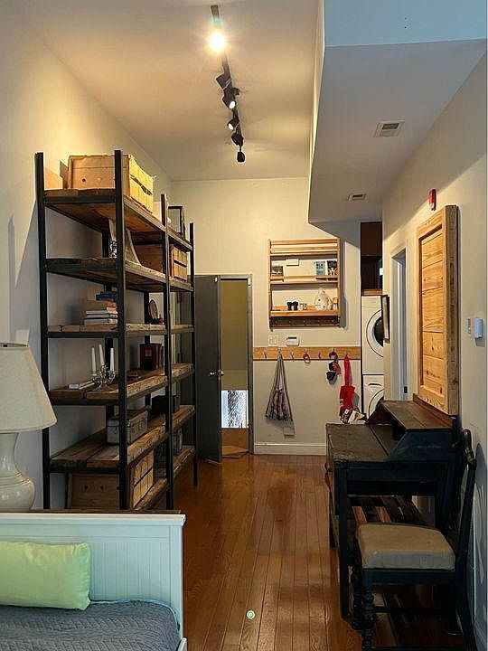 the entry hall towards the apt. front door.
