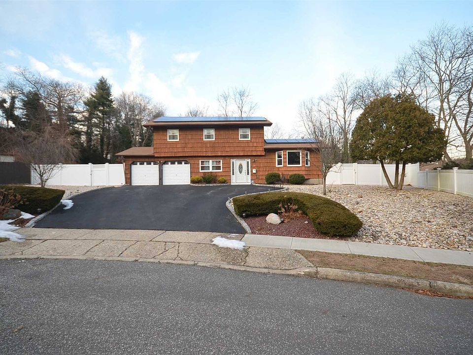 1st image of 27 Woodstock Dr
