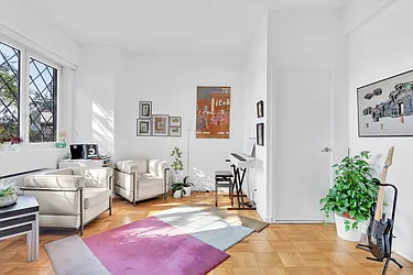 Rented by R New York