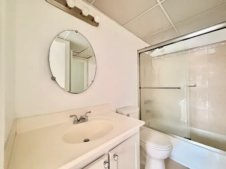 1912 SW 17th Ave #21 — Photo 6