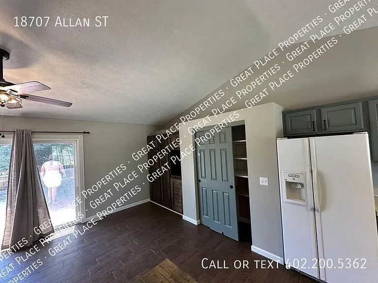 18707 Allan St — Photo 16