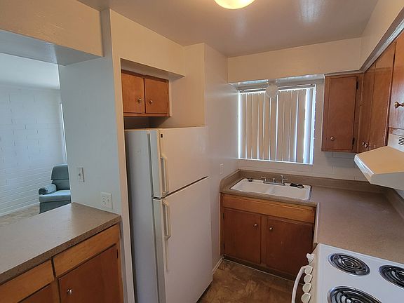 4th image of 380 Taylor Dr #14