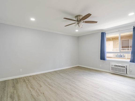 5th image of 10900 Blix St APT 10