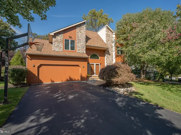 105 Chinaberry Dr, Lafayette Hill, PA 19444