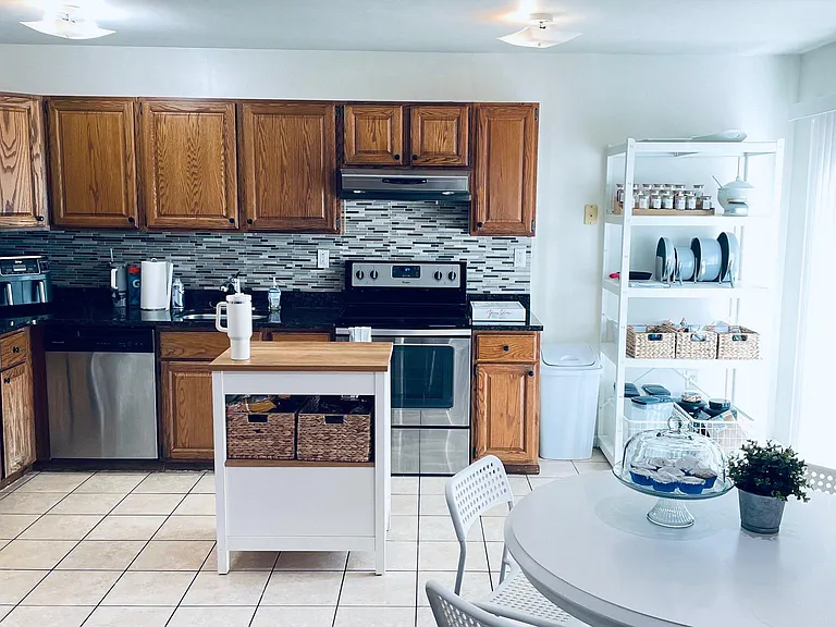 1514 Isaacs Ct — Photo 5